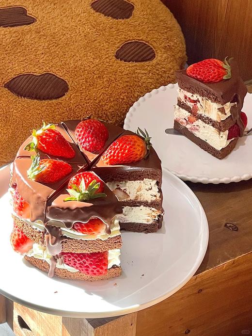 【草莓季】满满草莓·巧克力特色淋面蛋糕A款 商品图0