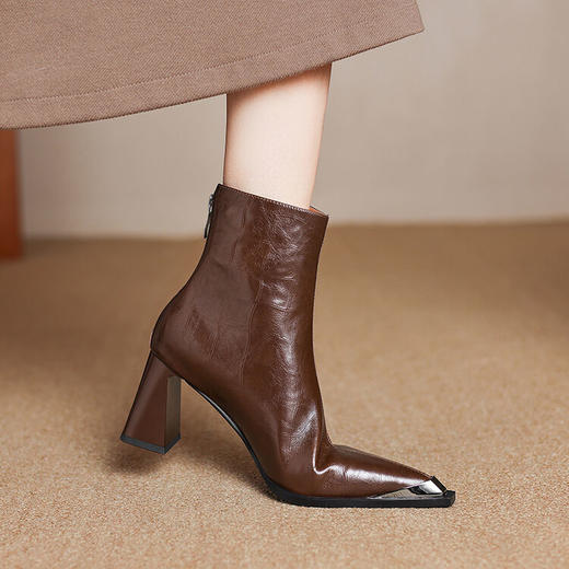 【预售5天】法式复古金属尖头粗跟气质时尚短靴女新款秋冬真皮显瘦马丁靴SLLK&sl-7828 商品图3