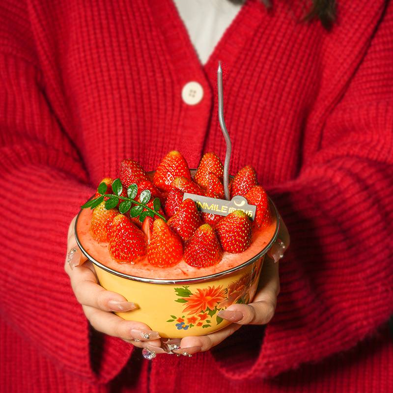 搪瓷盆草莓蛋糕