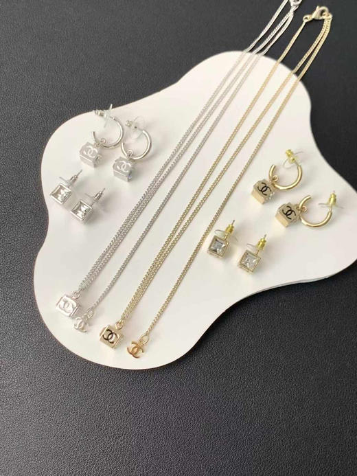 小香25C绝美方块系列！项链、耳钉、耳环三个款 商品图5