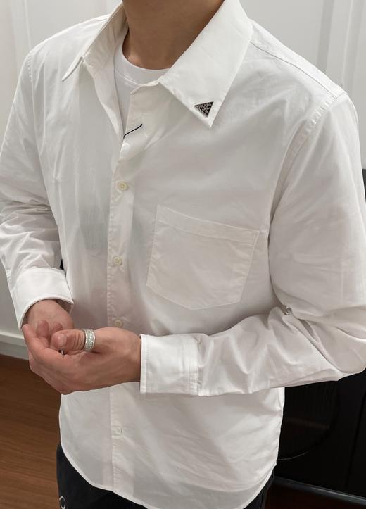 P家 领口金属三角徽标 白衬衣（JN） 商品图3