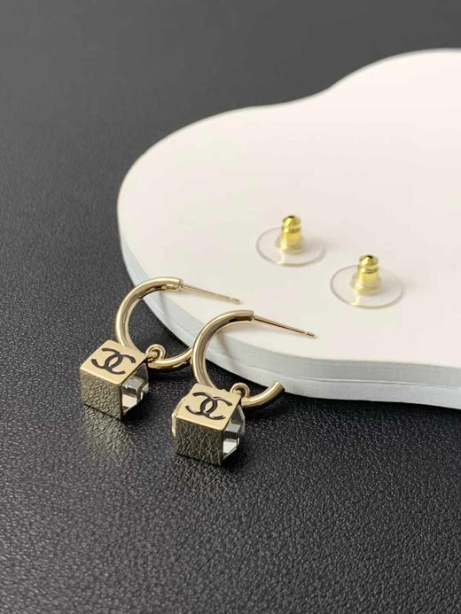 小香25C绝美方块系列！项链、耳钉、耳环三个款 商品图7