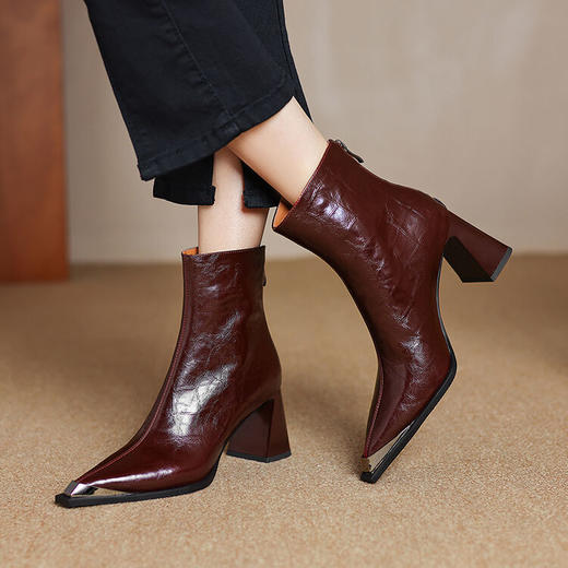 【预售5天】法式复古金属尖头粗跟气质时尚短靴女新款秋冬真皮显瘦马丁靴SLLK&sl-7828 商品图0