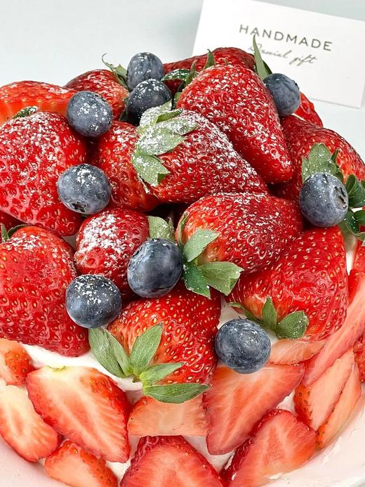 【草莓季】草莓自由·红丝绒特色蛋糕 商品图3