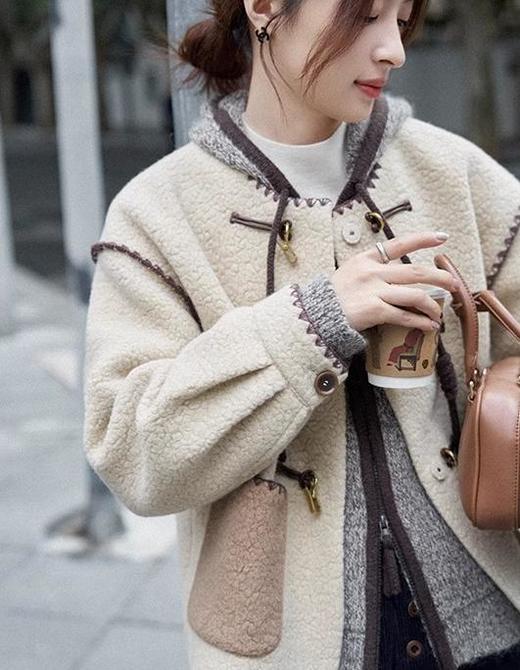 ✨"科斯塔托邦"高品质羊毛手工贝壳绣撞色羊羔毛外套，颗粒圈圈羊毛蓬松密实 组织细密防风 扎实浑厚但不臃肿 商品图5