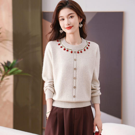 CC-101-56731小个子毛衣女士秋冬2024新款洋气短款重工针织打底衫宽松上衣内搭 商品图1