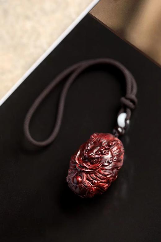 飞龙吐珠°小叶紫檀手把件 商品图1