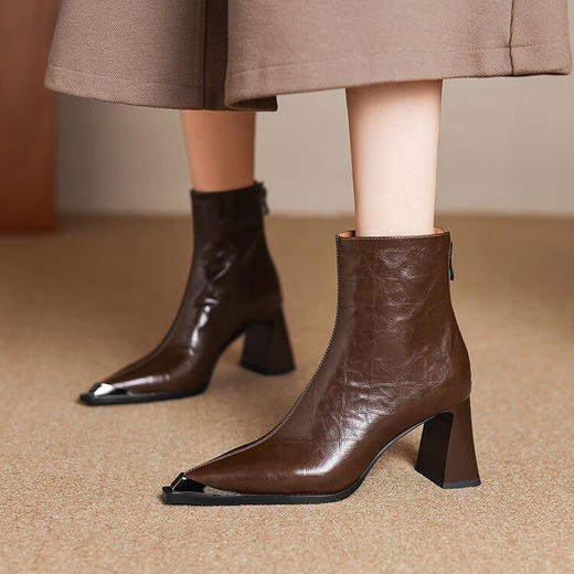 【预售5天】法式复古金属尖头粗跟气质时尚短靴女新款秋冬真皮显瘦马丁靴SLLK&sl-7828 商品图1