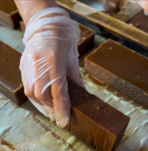 傣家原汁红糖（老糖：甘蔗汁发酵半年以上制作） 商品图3