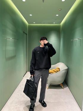 P家 暗三角纹 铁牌圆领卫衣（JN）