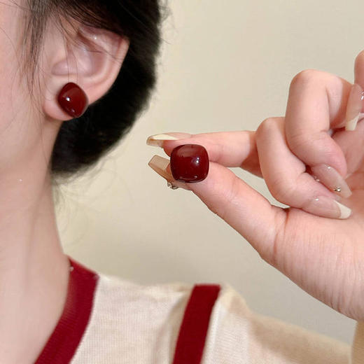 【YW】无忧购复古港风安可拉红秋冬简约气质显白925银针耳钉（截单后7天发货) 商品图5