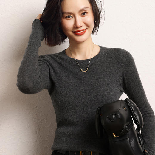 【高货QJ】全新升级【铂金会员367/天猫499/差价132】(21544)洛诗琳秋冬软糯精纺山羊绒圆领薄款修身内搭羊毛打底衫 商品图3