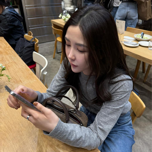 ROMI STUDIO“基础优雅” 甄选棉混纺肤感圆领长袖T恤 RW24WSD0368 商品图2