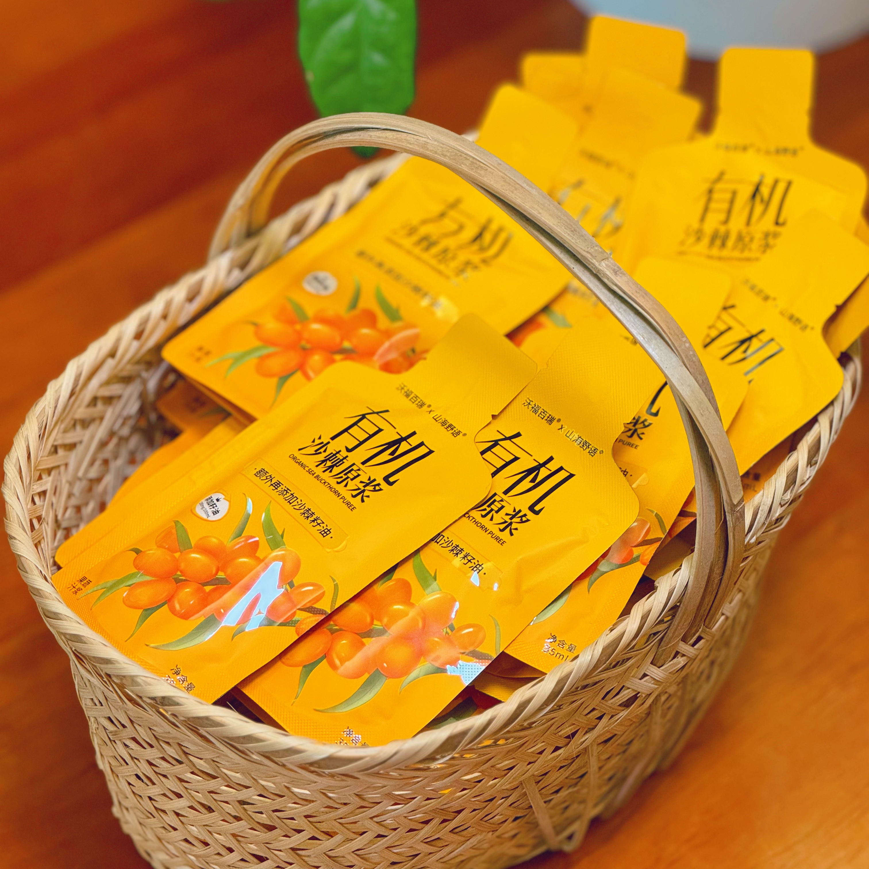 好好喝的沙棘原浆 含沙棘籽油的 有机沙棘原浆  不添加糖不添加防腐剂 天然维生素 酸酸甜甜好喝~