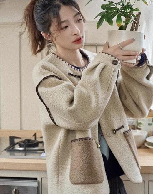 ✨"科斯塔托邦"高品质羊毛手工贝壳绣撞色羊羔毛外套，颗粒圈圈羊毛蓬松密实 组织细密防风 扎实浑厚但不臃肿 商品图1