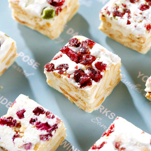 【13.9抢❗️网红雪花酥】甄选好味道，玫瑰味/咸蛋黄味/奶香味/越蔓莓味，每一个口味都松软，甜而不腻，软而不粘，下午茶休闲零食小吃，春节新年年货礼盒L 商品图2