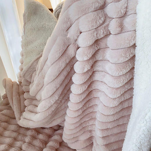 莱生活 抽条多功能兔毛毯【LXGWCJ2.0】 商品图3