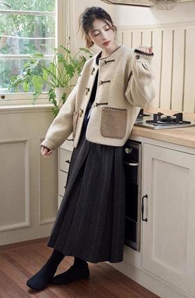 ✨"科斯塔托邦"高品质羊毛手工贝壳绣撞色羊羔毛外套，颗粒圈圈羊毛蓬松密实 组织细密防风 扎实浑厚但不臃肿