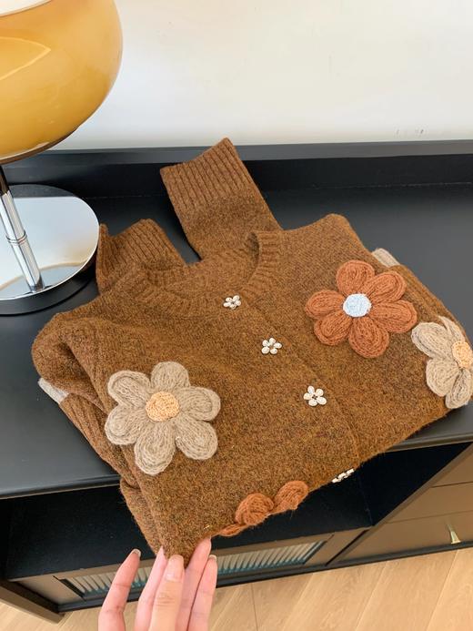 很重工很有质感的【羊驼绒手工花朵针织开衫】可爱花花🌸谁穿谁好看！！！ 商品图3