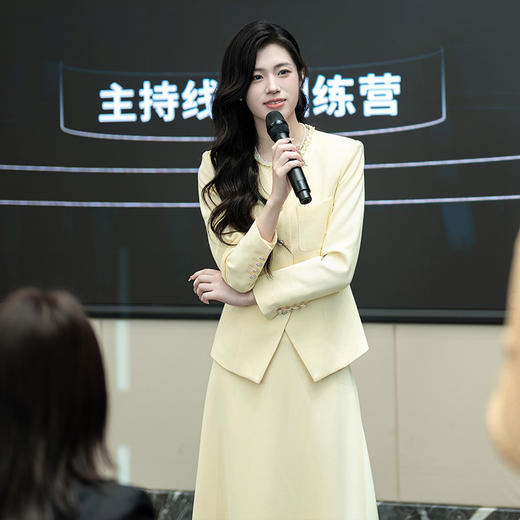 IWY/浅黄色西装套裙正式场合主持人上镜职业裙装小香风西服外套1024CS020 商品图3