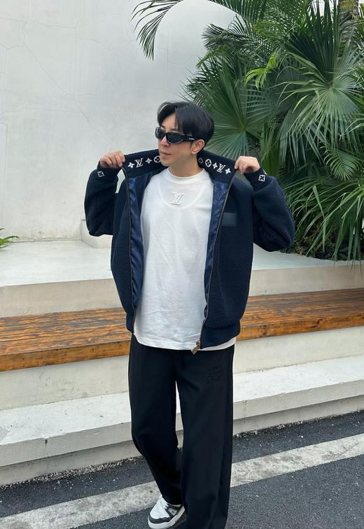 驴家 暗藏青色绒毛 皮标高领外套（JN） 商品图1