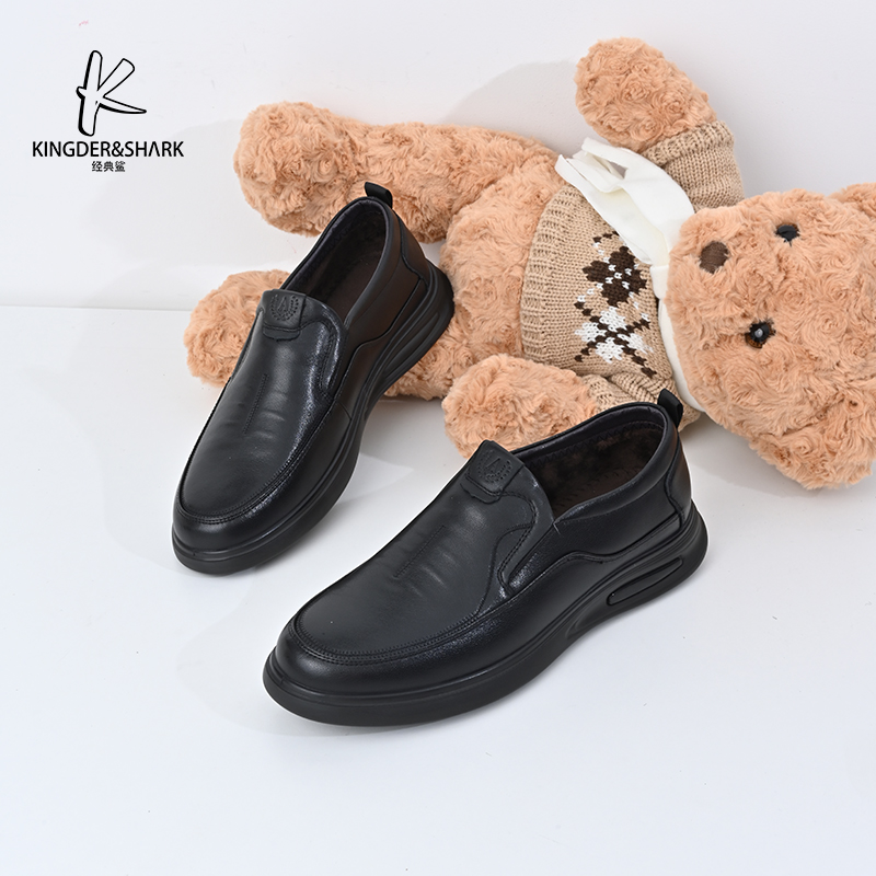 经典鲨2024年冬季新款男士加绒保暖一脚蹬正装商务皮鞋KW262-D55101