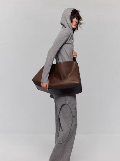 出逃赤岗西/24AWD09/原创油蜡纹超迁牛反绒通勤大容量斜跨托特包 商品图2