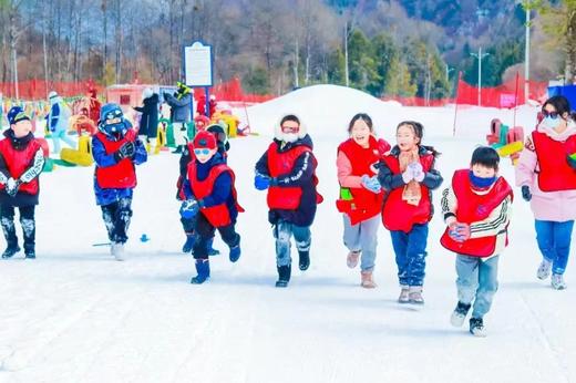 【川西滑雪独立冬令营】2025相约孟屯4天3晚滑雪营：专业滑雪教学~趣味娱雪-雪地摩托&雪地坦克~探寻羌寨冰雪世界、高山温泉、感受羌寨文化、品尝藏羌美食 商品图9