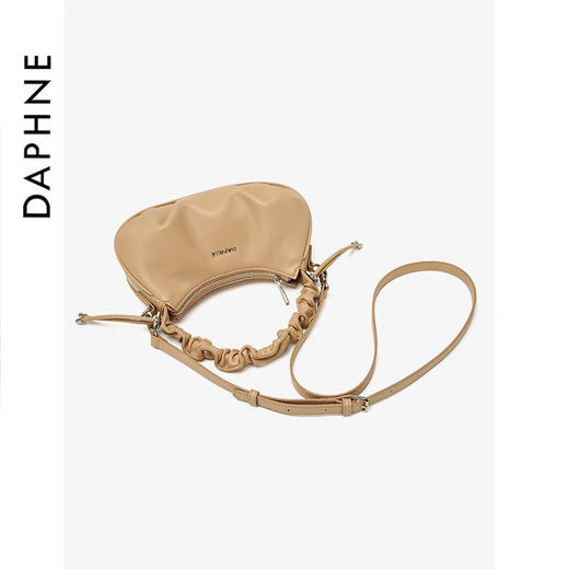 【达芙妮】小香风腋下云朵包DFN10258杏色 商品图7