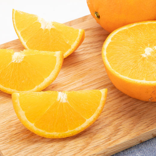 【香甜美味！肉嫩脆甜】新鲜橙子四川脐橙5/9斤新鲜水果现摘爆汁脐橙子10非赣南脐橙果冻橙子，一口爆汁的香甜，果肉细嫩。ry 商品图3