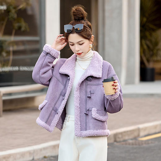 HR-ZRX5375冬季新款女装皮毛一体高级感单排扣时尚保暖休闲皮毛一体外套 商品图3