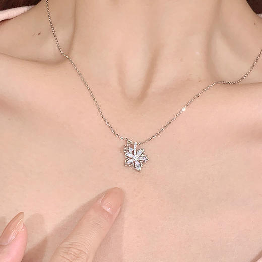 卡蒂罗/KADER 枫叶物语项链 枫叶像思念爱意传达精致百搭吊坠 满镶宝石时尚穿搭拼接链 生日礼品 商品图10