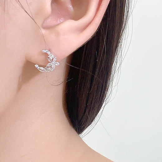 卡蒂罗/KADER 月落星河耳钉 在逃公主穿搭配饰月亮五瓣花闪闪蝶舞耳饰 满镶宝石爆闪养耳洞配饰 睡觉免摘 商品图5