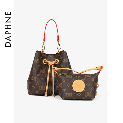 【达芙妮】老花抽绳水桶大容量斜跨女包DFN10278咖啡色 商品图4