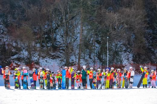 【川西滑雪独立冬令营】2025相约孟屯4天3晚滑雪营：专业滑雪教学~趣味娱雪-雪地摩托&雪地坦克~探寻羌寨冰雪世界、高山温泉、感受羌寨文化、品尝藏羌美食 商品图2