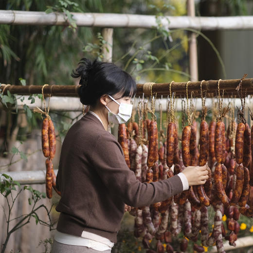 “腊味之城”苏轼故乡，奕虹家乡特产川香黑猪腊肉香肠 商品图6