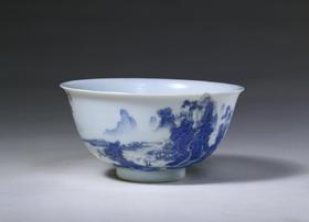 珐琅彩蓝料彩山水图碗