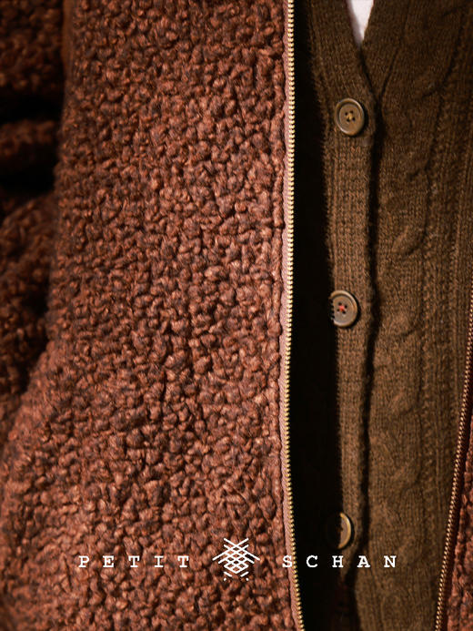 PETIT SCHAN小闪 CLO#671 Ancient wood 古木 纯羊毛复古绞花V领针织长马甲 商品图4