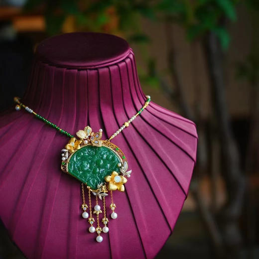 龢盒原创 18k金镶老翡翠蝶恋花大吊坠 商品图4