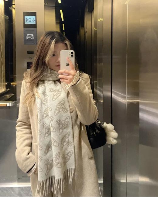 毒家渠道 100羊毛  ！Vivenne Westwood西太后奶茶色围巾星球双面羊毛围巾 商品图2