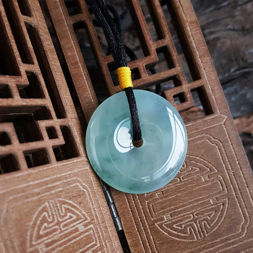 【天然正品】天然糯冰种飘花平安扣翡翠（吉祥、如意）吊坠项链30.5*30.5*4.6MM（皆取最大值）中性款现售价：1880！191224AH80 商品图6