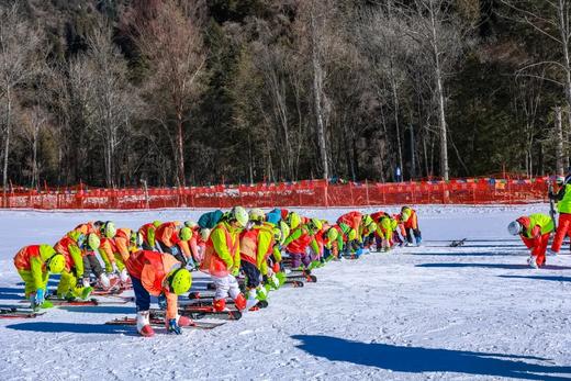 【川西滑雪独立冬令营】2025相约孟屯4天3晚滑雪营：专业滑雪教学~趣味娱雪-雪地摩托&雪地坦克~探寻羌寨冰雪世界、高山温泉、感受羌寨文化、品尝藏羌美食 商品图4