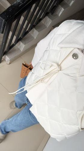 软软呼呼的白色羽绒服