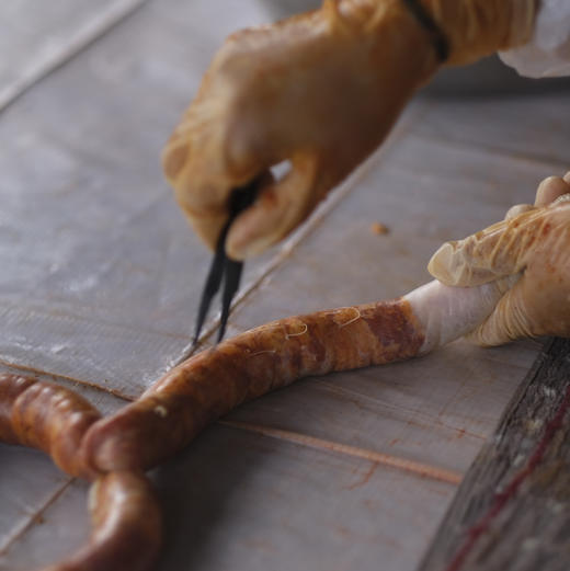 “腊味之城”苏轼故乡，奕虹家乡特产川香黑猪腊肉香肠 商品图9