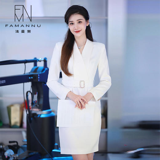 IWY/气质白色收腰显瘦西装连衣裙女上镜主持职业长裙美容院正装Q761 商品图0