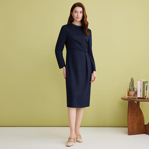 EITIE爱特爱气质高级感A字显瘦收腰纯色连衣裙冬季新款D2407411 商品图3