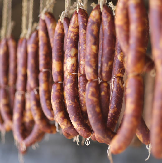 “腊味之城”苏轼故乡，奕虹家乡特产川香黑猪腊肉香肠 商品图5