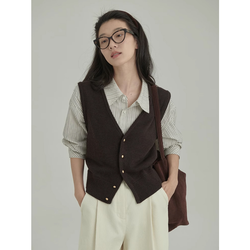 LR松弛感绞花针织V领马甲