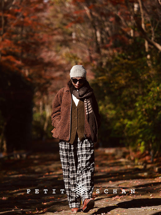 PETIT SCHAN小闪 CLO#671 Ancient wood 古木 纯羊毛复古绞花V领针织长马甲 商品图3