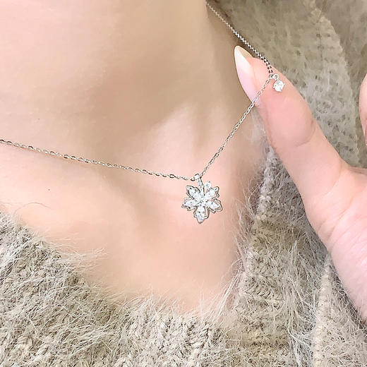 卡蒂罗/KADER 枫叶物语项链 枫叶像思念爱意传达精致百搭吊坠 满镶宝石时尚穿搭拼接链 生日礼品 商品图6